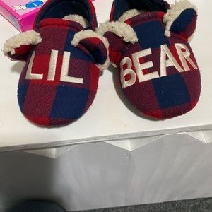 Toddler House Shoes size 6/7  worn twice great condition